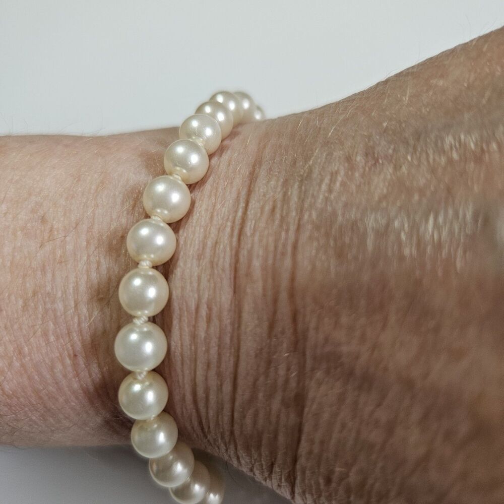 Vintage ROC Cream Colored Faux Pearl Bracelet 7"